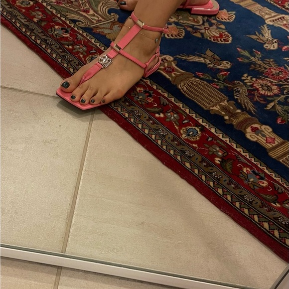 Dolce & Gabbana
DG logo gladiator sandals - Picture 6 of 6